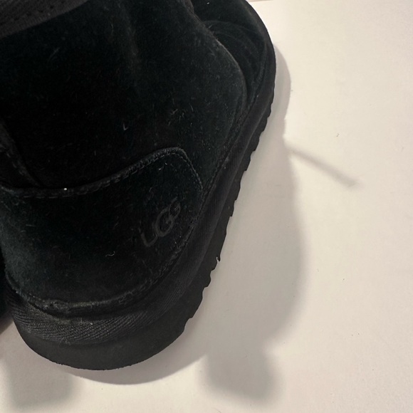UGG Neumel Black Ankle Chukka Shearling Lined Boots Size 9 - Picture 3 of 7